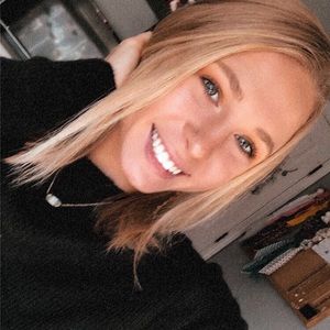 Meet your Posher, Chloe